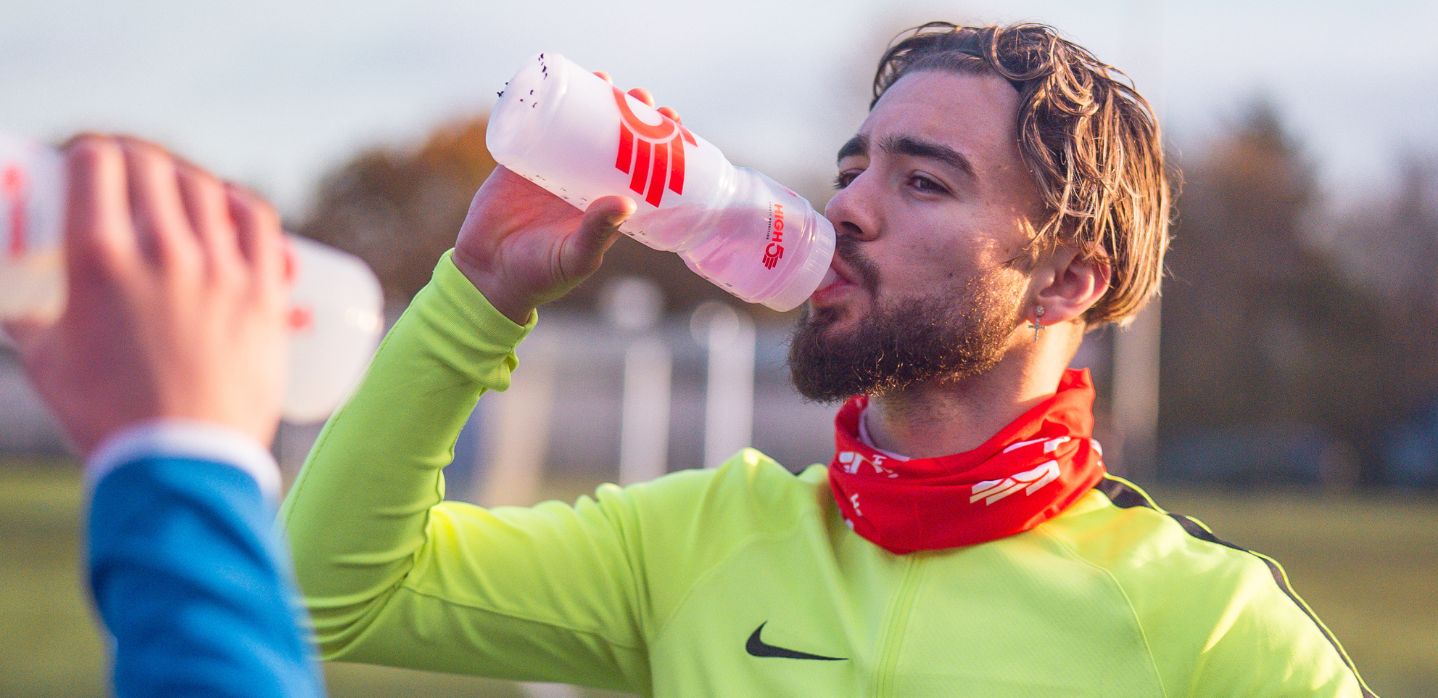 What to Eat Before Football: Ultimate 2026 Nutritional Guide